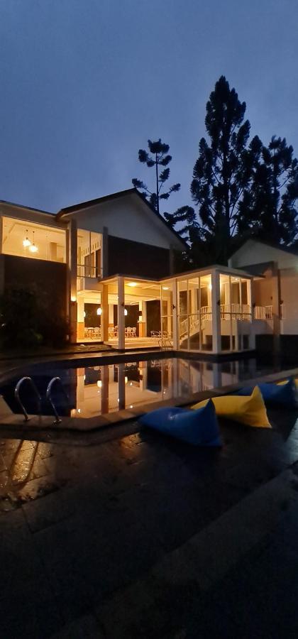 Villa Aurora Cisarua Kültér fotó